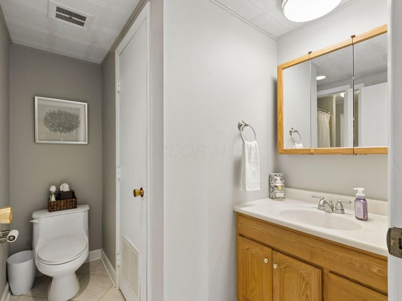 1555 Lafayette Drive, Unit B, Columbus, OH 43220 Photo 18