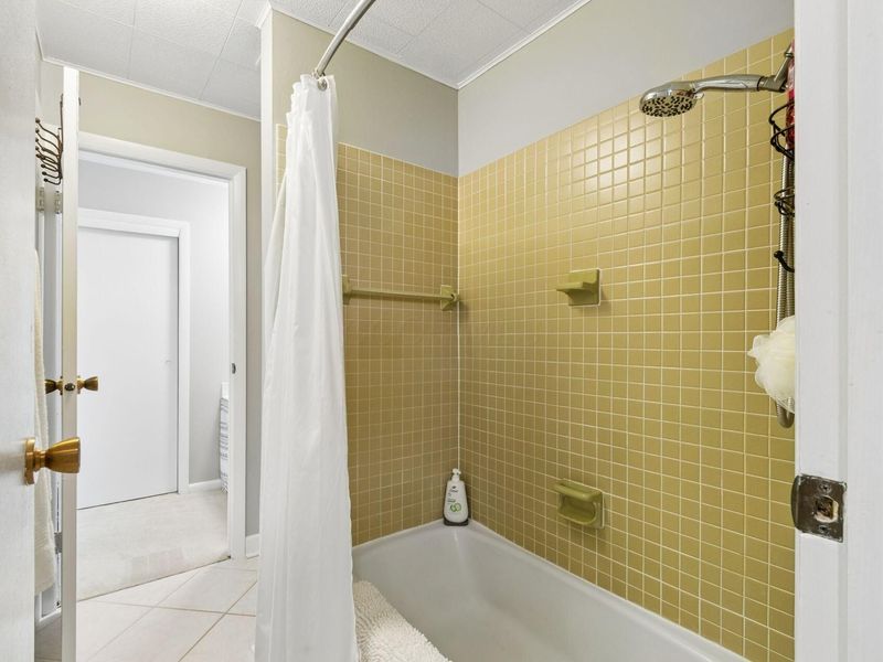 1555 Lafayette Drive, Unit B, Columbus, OH 43220 Photo 19
