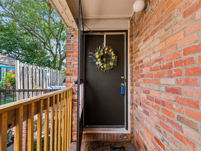 1555 Lafayette Drive, Unit B, Columbus, OH 43220 Photo 2