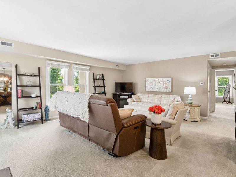 1555 Lafayette Drive, Unit B, Columbus, OH 43220 Photo 5
