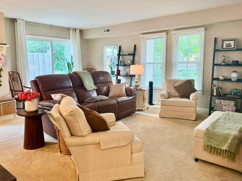 1555 Lafayette Drive, Unit B, Columbus, OH 43220 Photo 7
