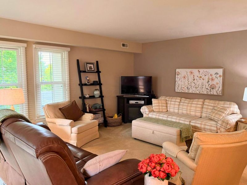 1555 Lafayette Drive, Unit B, Columbus, OH 43220 Photo 7