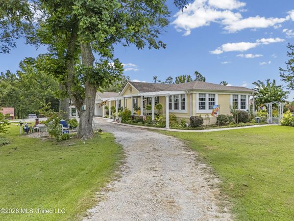 1070 King Road, Enid, MS 38927