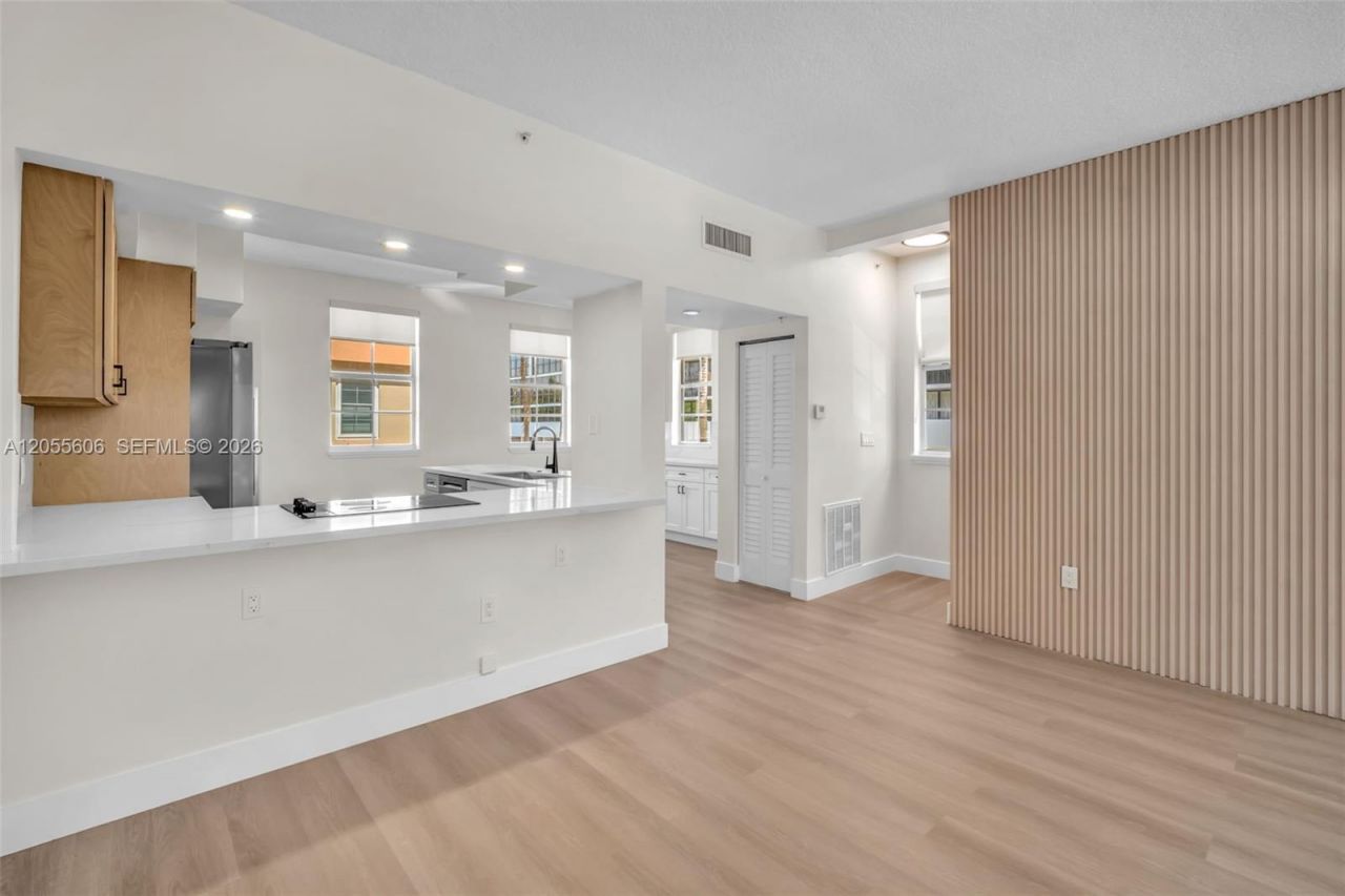 2065 S Ocean Dr, Unit TH1, Hallandale Beach, FL 33009 Photo