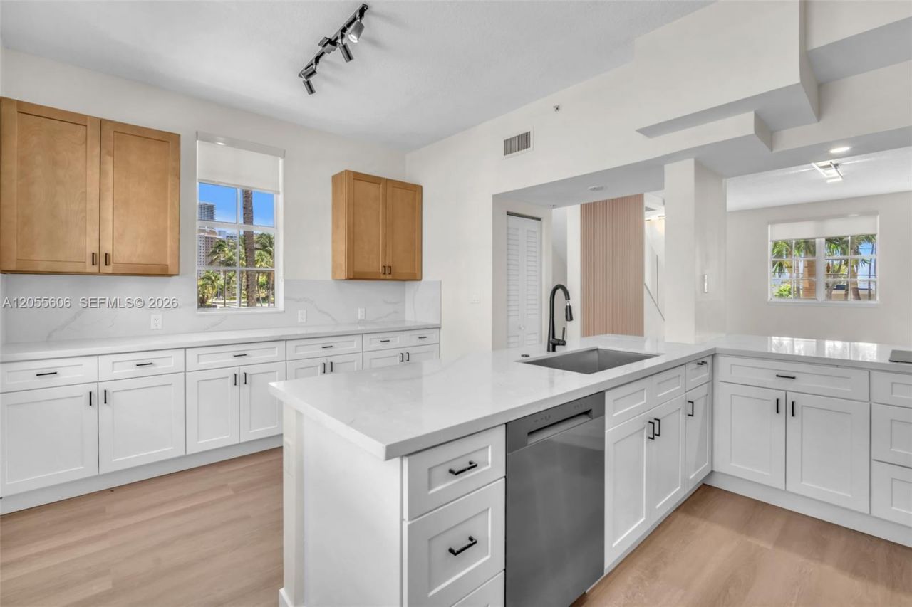 2065 S Ocean Dr, Unit TH1, Hallandale Beach, FL 33009 Photo