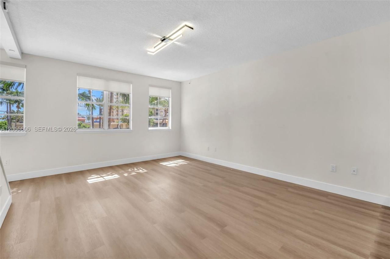 2065 S Ocean Dr, Unit TH1, Hallandale Beach, FL 33009 Photo