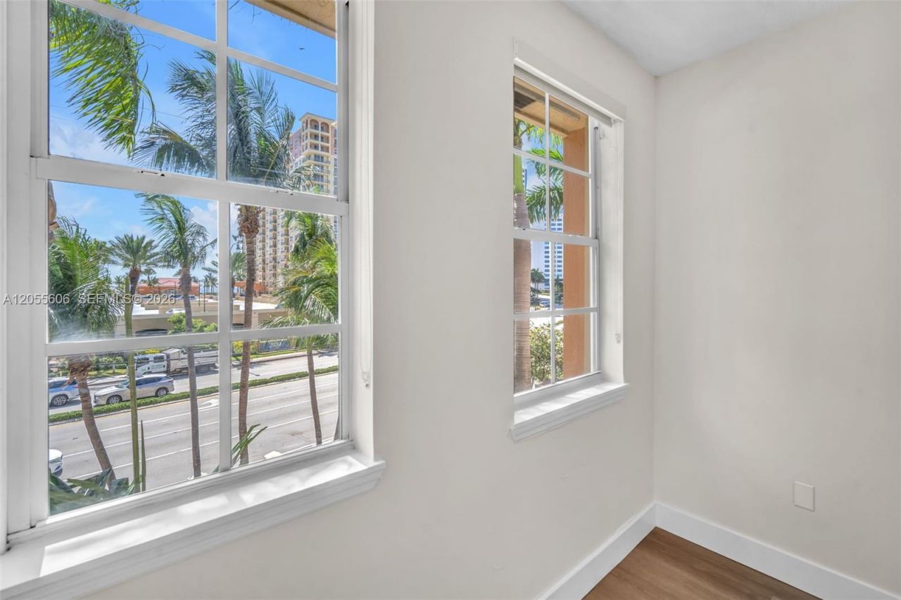 2065 S Ocean Dr, Unit TH1, Hallandale Beach, FL 33009 Photo