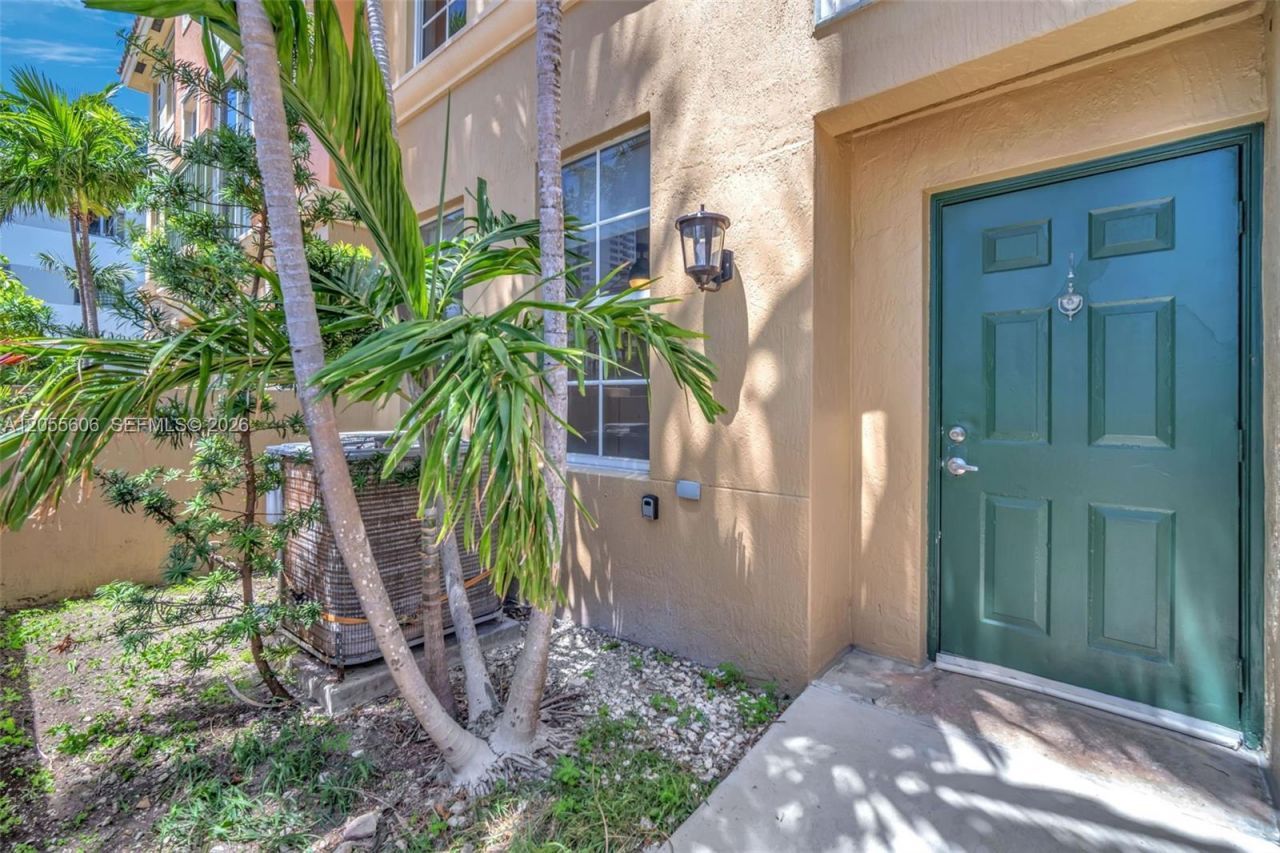 2065 S Ocean Dr, Unit TH1, Hallandale Beach, FL 33009 Photo