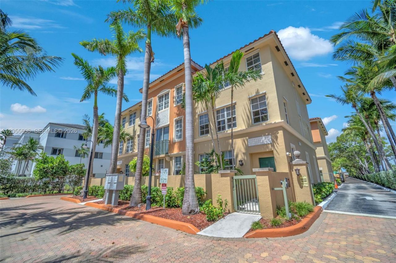 2065 S Ocean Dr, Unit TH1, Hallandale Beach, FL 33009 Photo