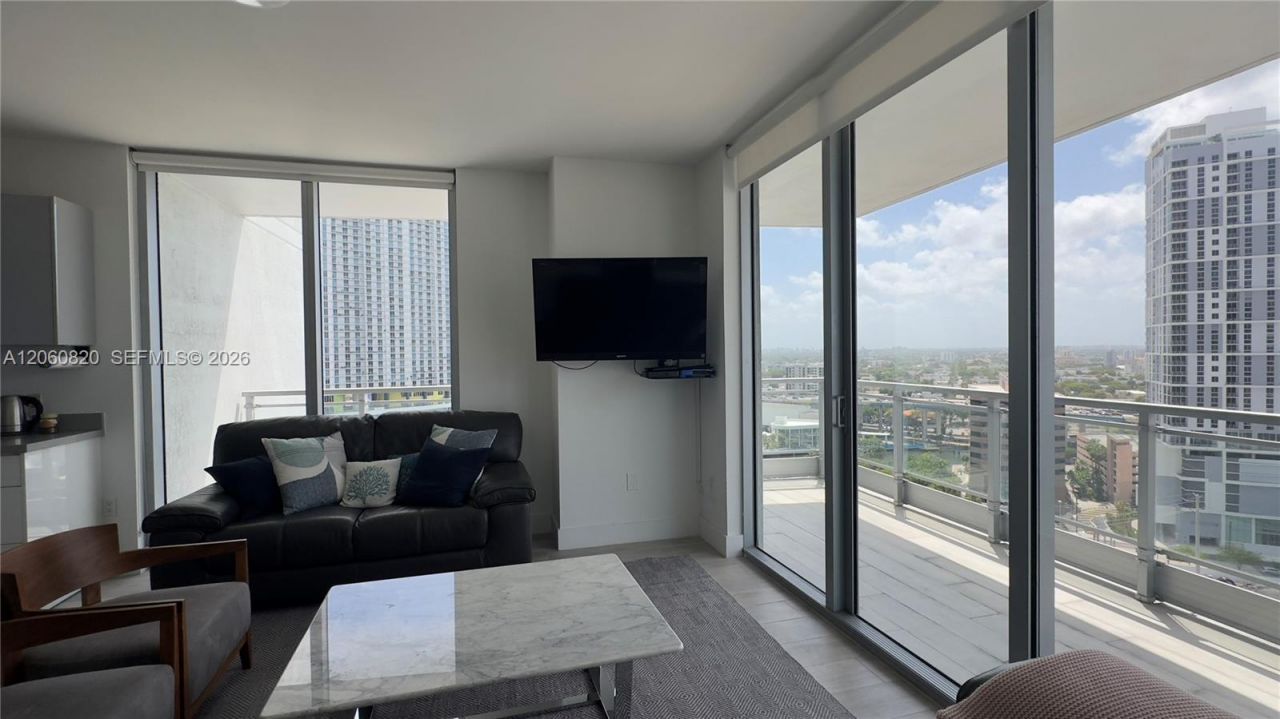90 SW 3rd St , Unit 2012, Miami, FL 33130 Photo