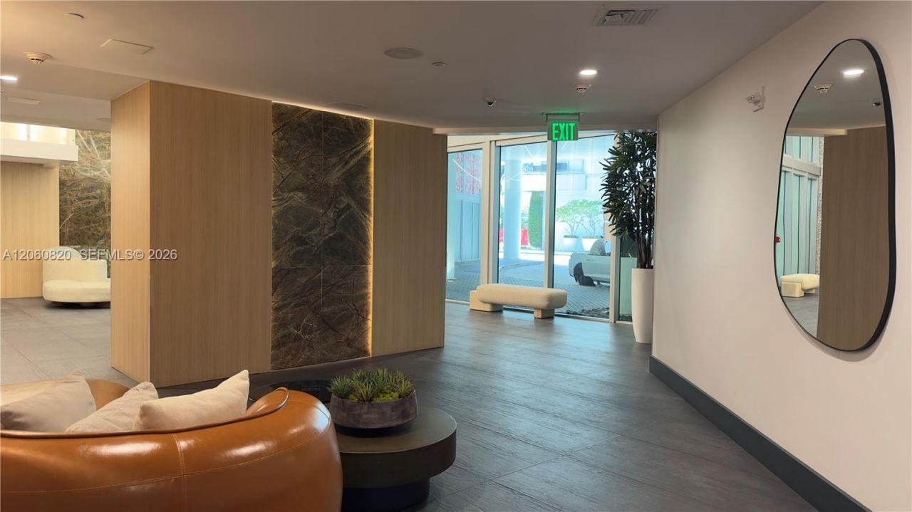 90 SW 3rd St , Unit 2012, Miami, FL 33130 Photo
