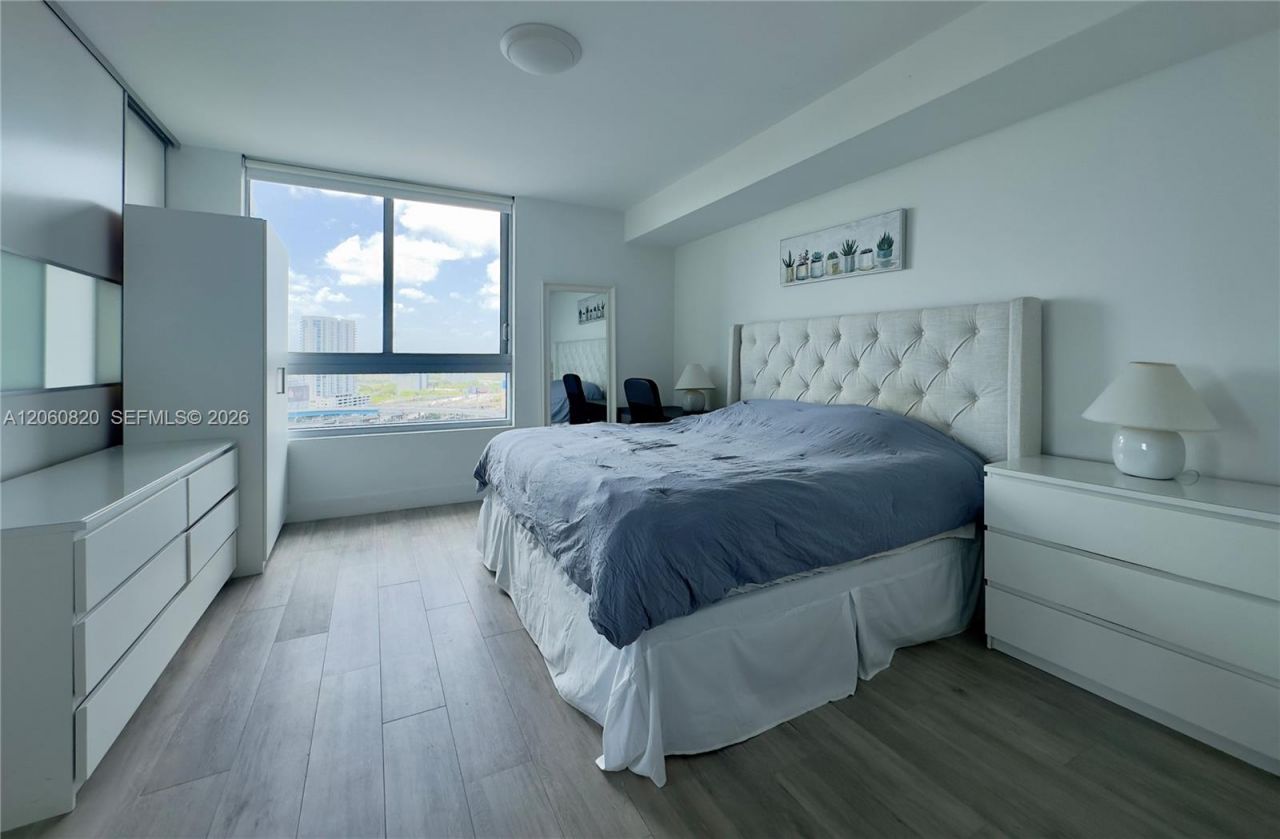 90 SW 3rd St , Unit 2012, Miami, FL 33130 Photo