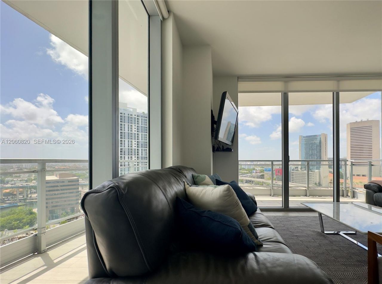 90 SW 3rd St , Unit 2012, Miami, FL 33130 Photo