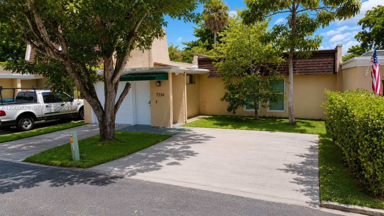 7334 Pepper Pike Dr , Hialeah, FL 33015 Photo