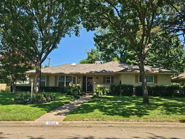 1914 Surrey Circle, Grand Prairie, TX 75050