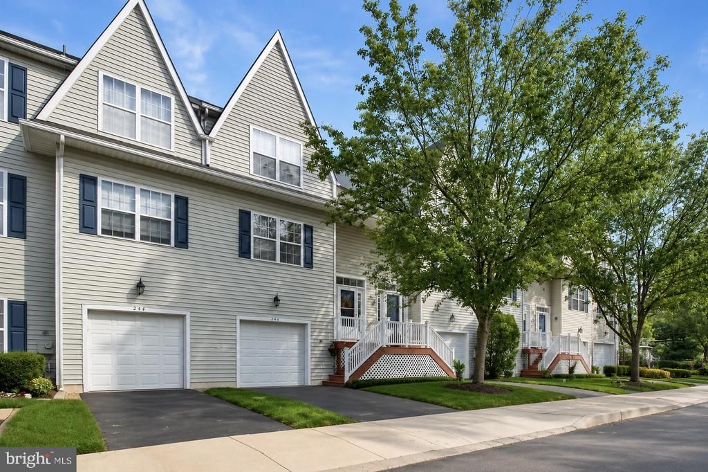 246 ROOSEVELT AVENUE, DOWNINGTOWN, PA 19335