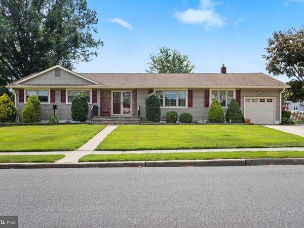 8 W POINT DRIVE, BORDENTOWN, NJ 08505