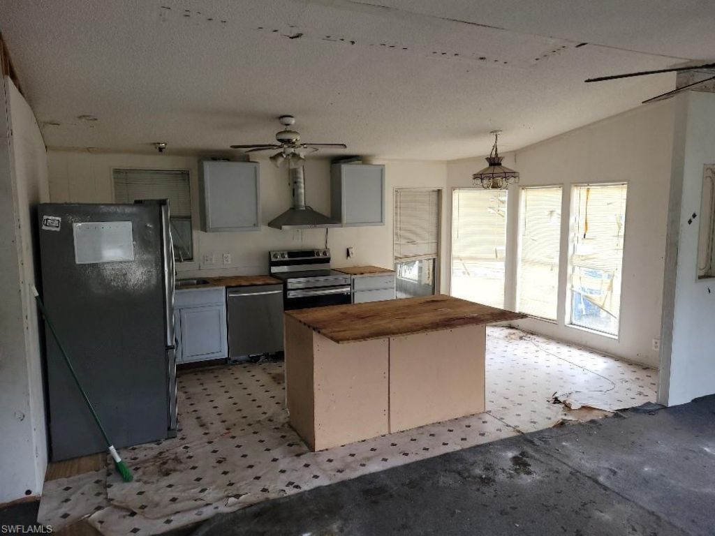 12040 Live Oak Dr, Fort Myers, FL 33908 Photo