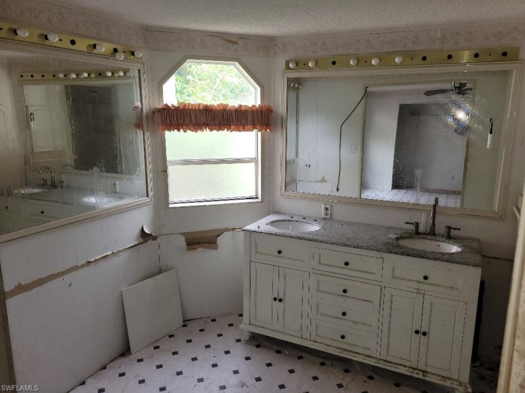 12040 Live Oak Dr, Fort Myers, FL 33908 Photo