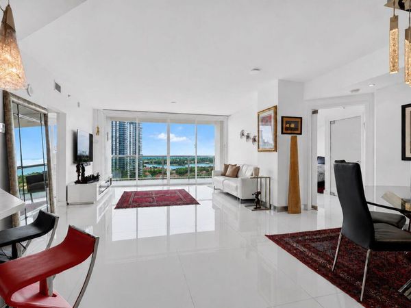 19400 Turnberry Way, Unit 921, Aventura, FL 33180