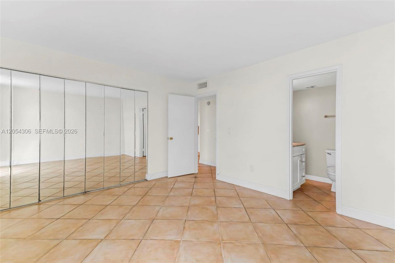 2350 NE 135th St, Unit 1510, North Miami, FL 33181 Photo