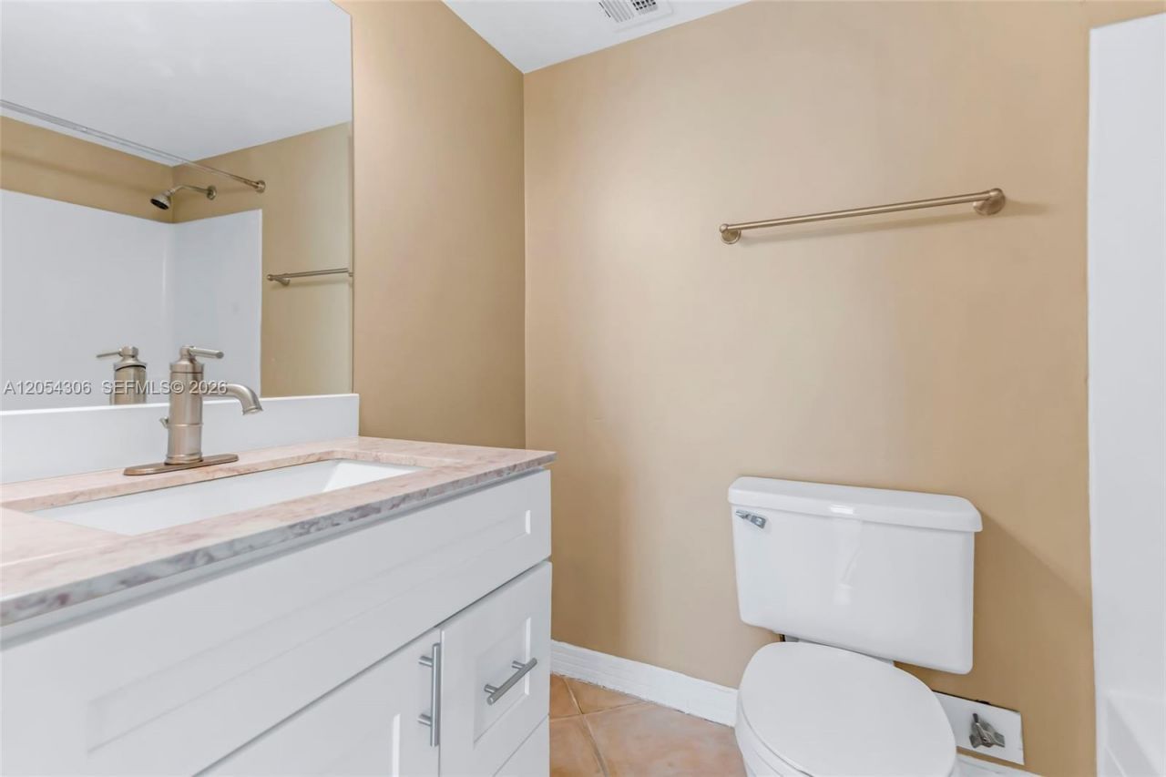2350 NE 135th St, Unit 1510, North Miami, FL 33181 Photo