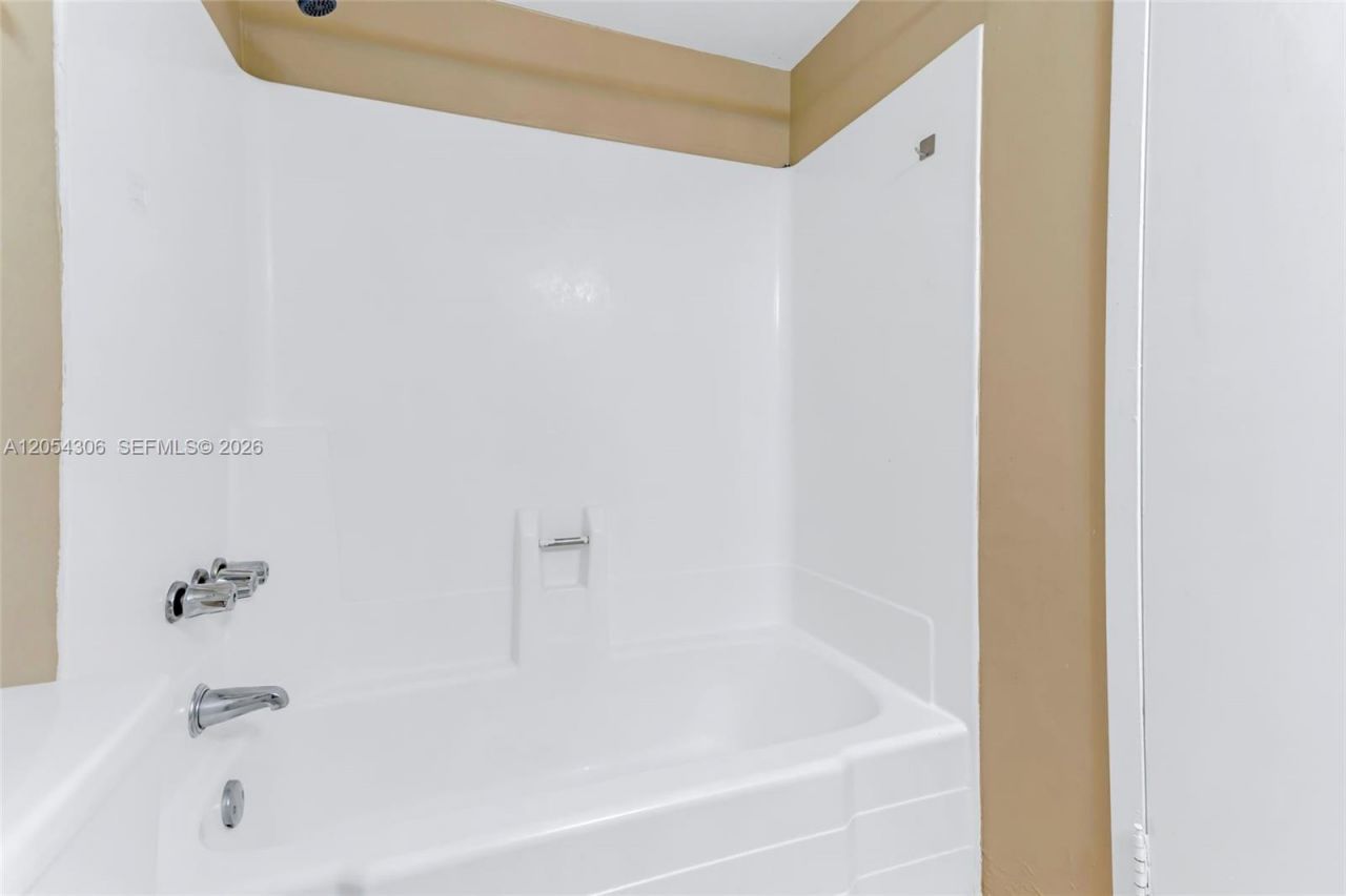 2350 NE 135th St, Unit 1510, North Miami, FL 33181 Photo
