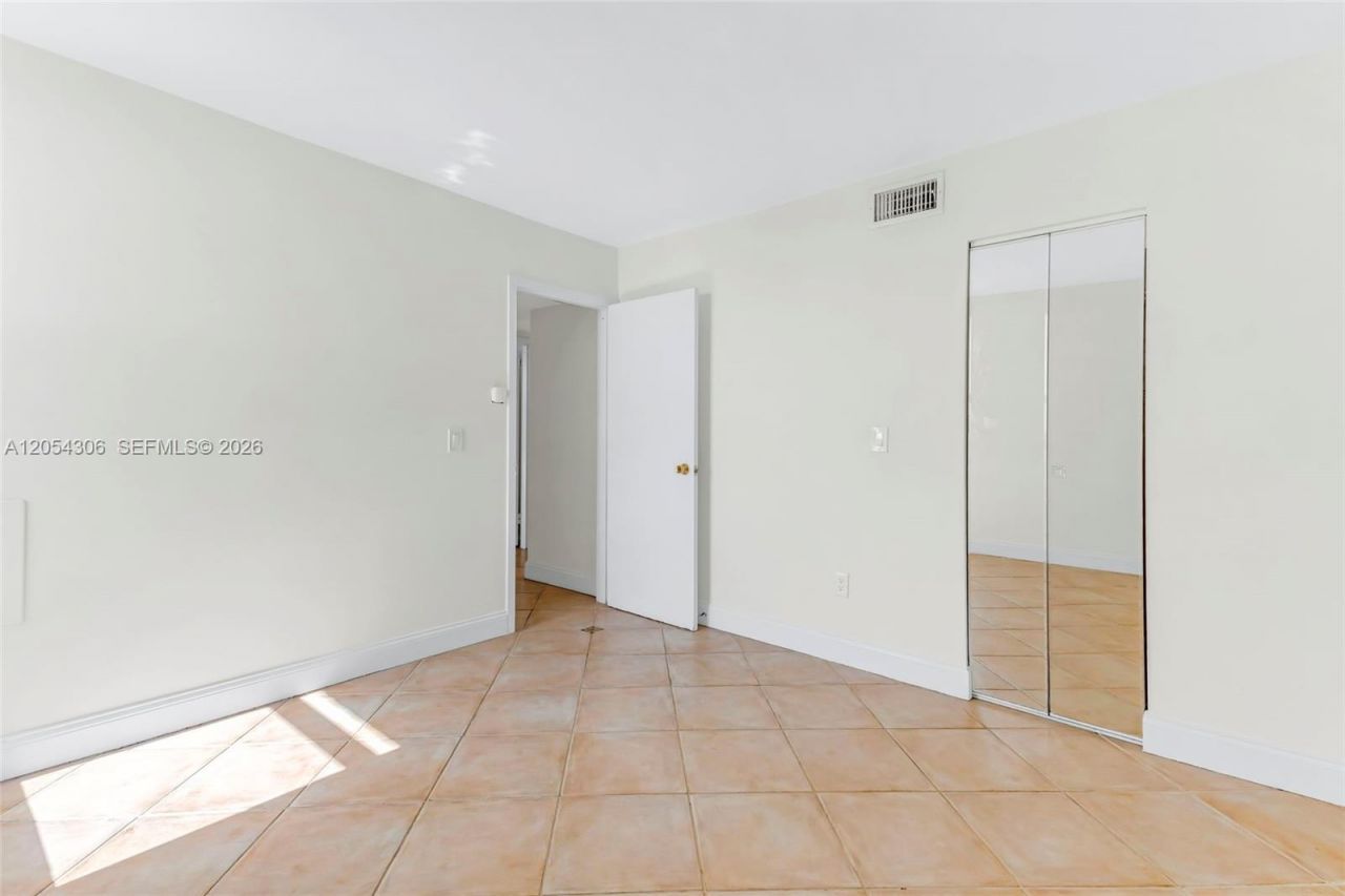 2350 NE 135th St, Unit 1510, North Miami, FL 33181 Photo
