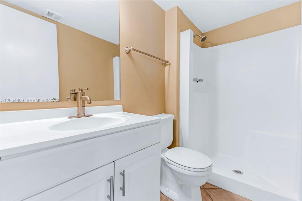 2350 NE 135th St, Unit 1510, North Miami, FL 33181 Photo
