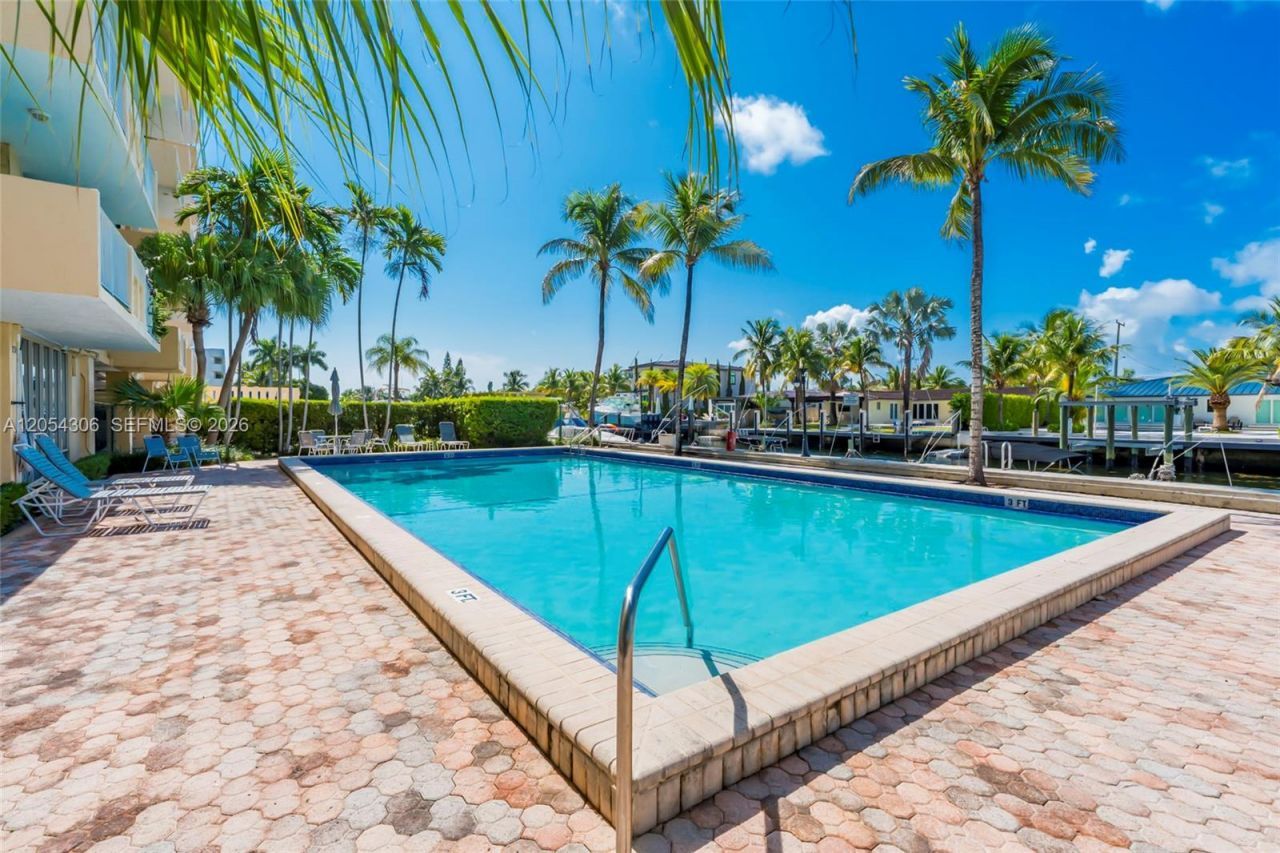 2350 NE 135th St, Unit 1510, North Miami, FL 33181 Photo
