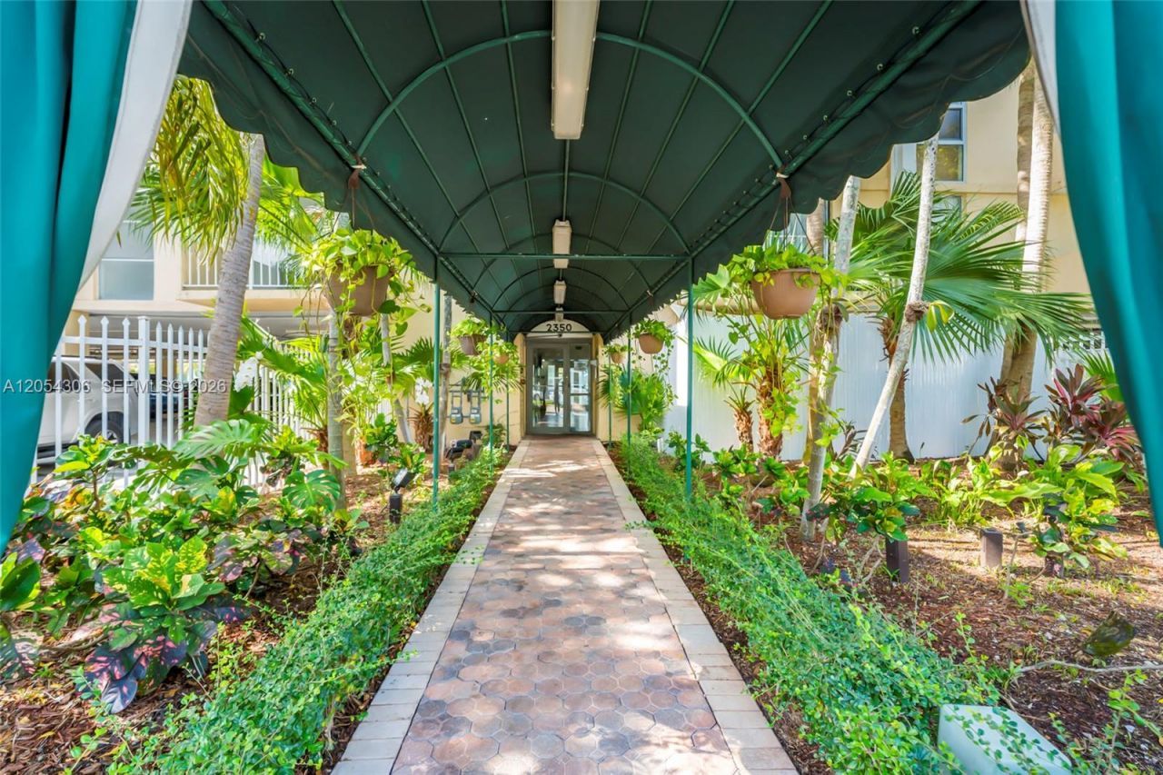 2350 NE 135th St, Unit 1510, North Miami, FL 33181 Photo