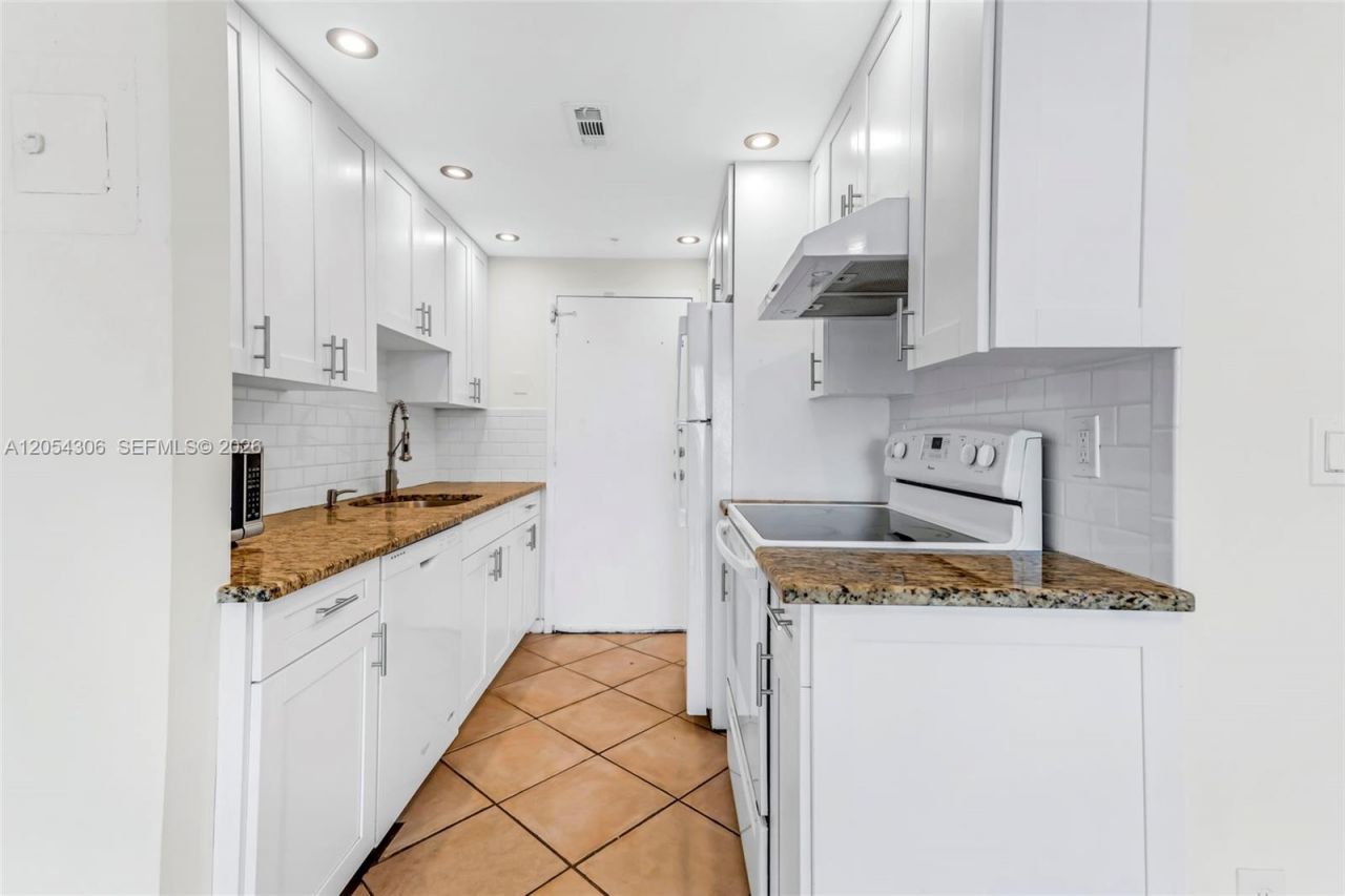 2350 NE 135th St, Unit 1510, North Miami, FL 33181 Photo