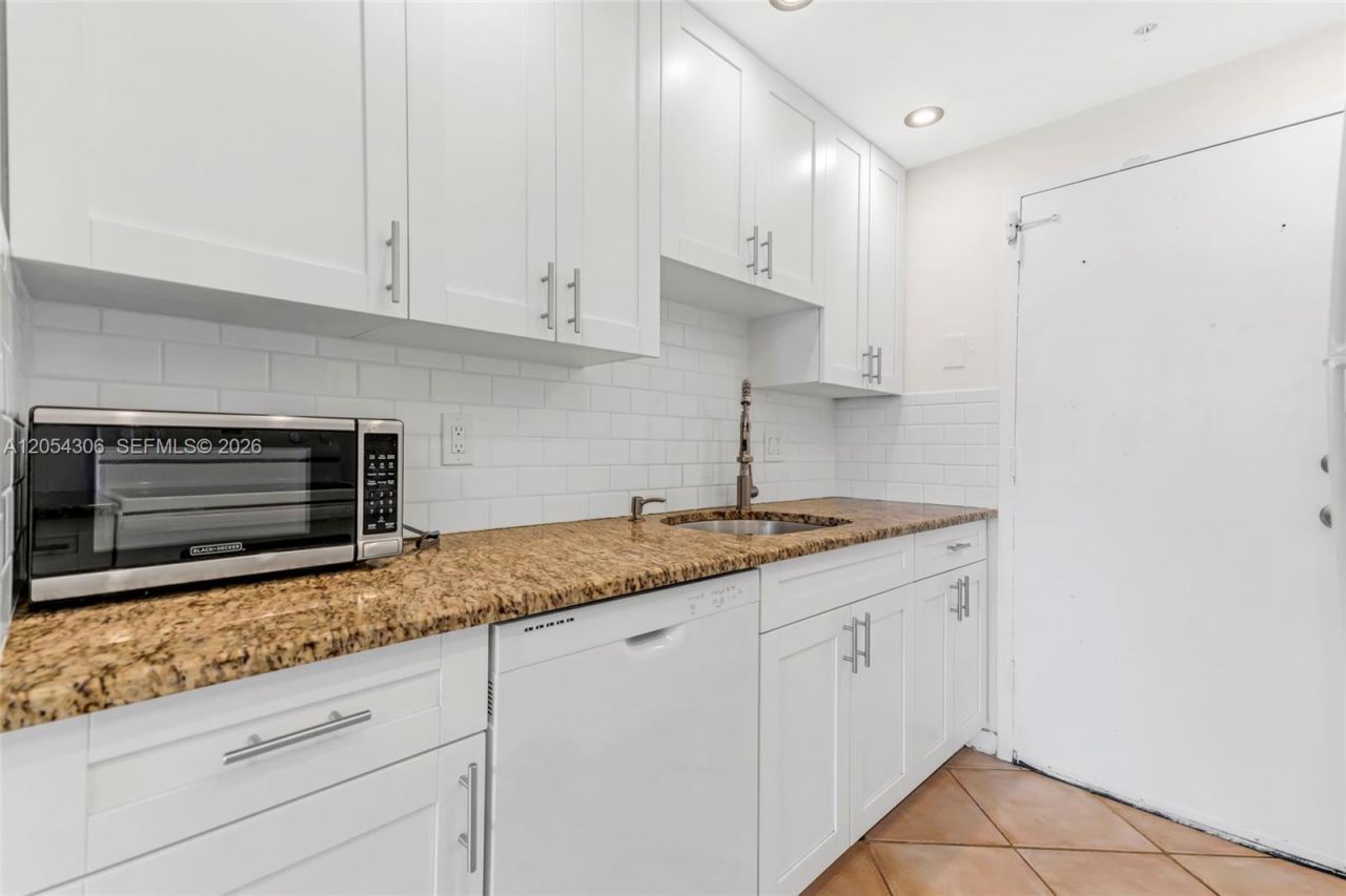 2350 NE 135th St, Unit 1510, North Miami, FL 33181 Photo