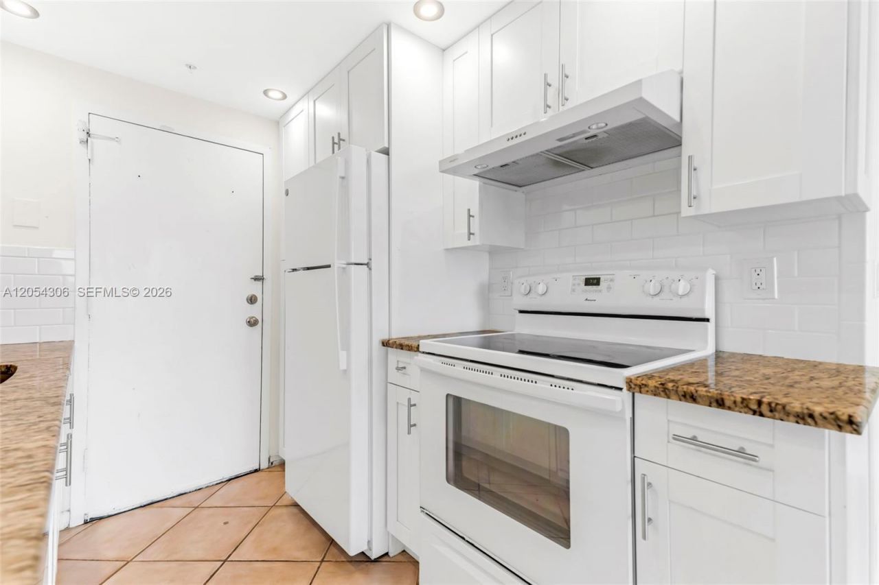 2350 NE 135th St, Unit 1510, North Miami, FL 33181 Photo