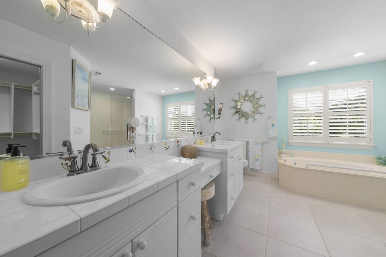 1858 Farm Trl, Sanibel, FL 33957 Photo