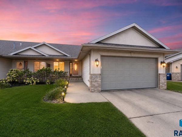 7505 S Peregrine Pl, Sioux Falls, SD 57108