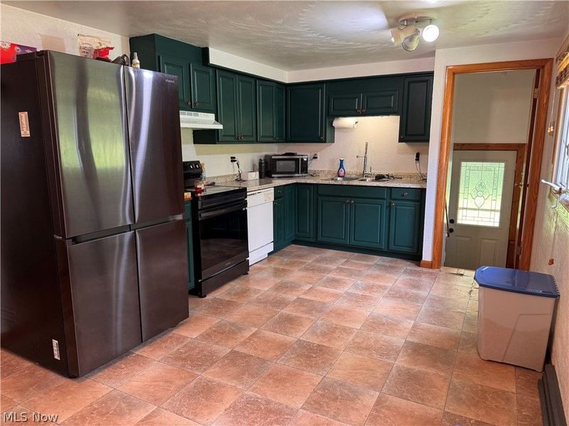401 Diana Drive, Hopedale, OH 43976 Photo 4