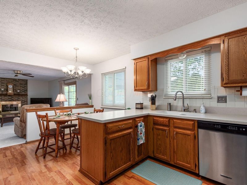 2161 Ransom Oaks Drive, Columbus, OH 43228 Photo 11