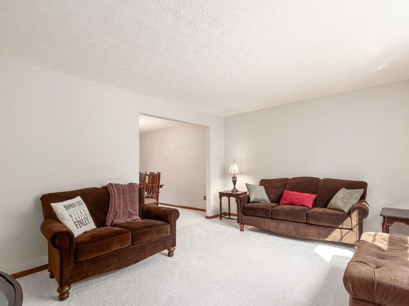 2161 Ransom Oaks Drive, Columbus, OH 43228 Photo 6