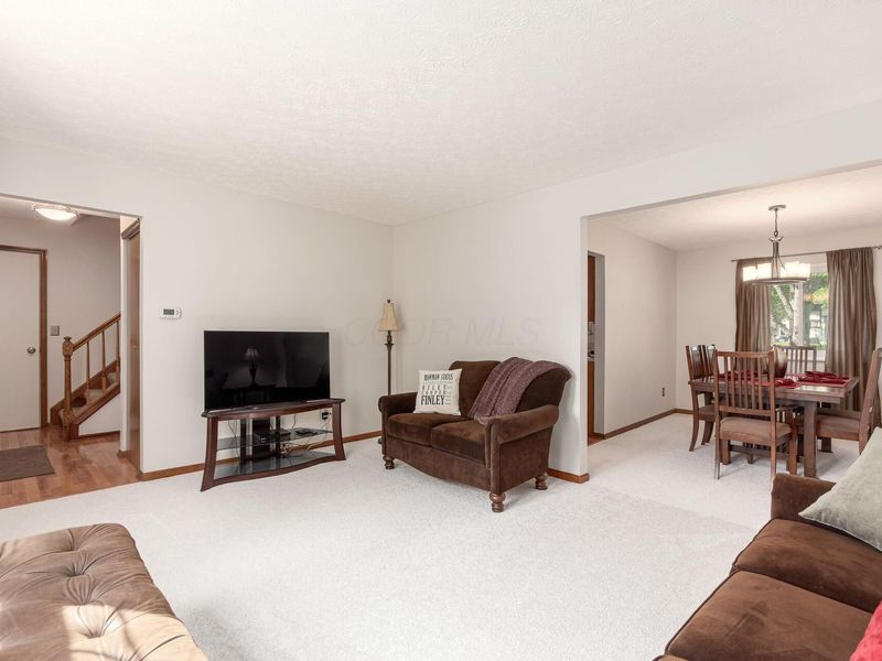2161 Ransom Oaks Drive, Columbus, OH 43228 Photo 7