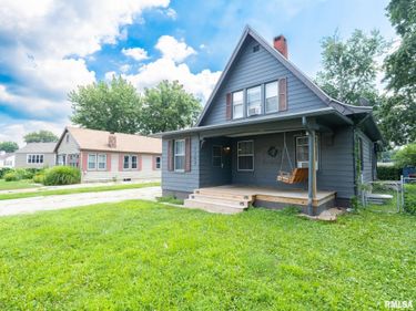 1104 S 10TH Street, Pekin, IL 61554