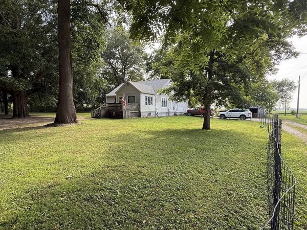 206 S LAKE Street, Oakford, IL 62673