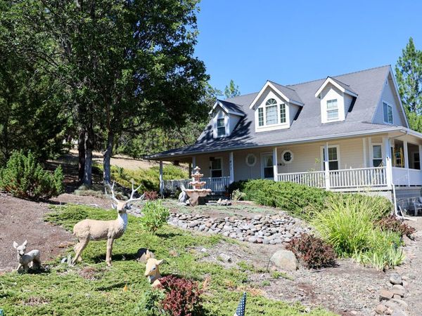 412 Country Court, Shady Cove, OR 97539