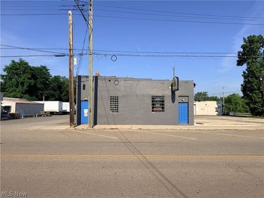 46 S Leavitt Road, Leavittsburg, OH 44430