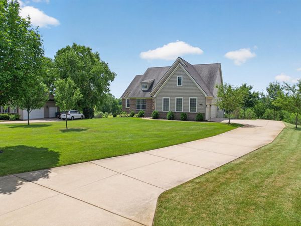 9862 Dublin Drive, Fenton, MI 48430