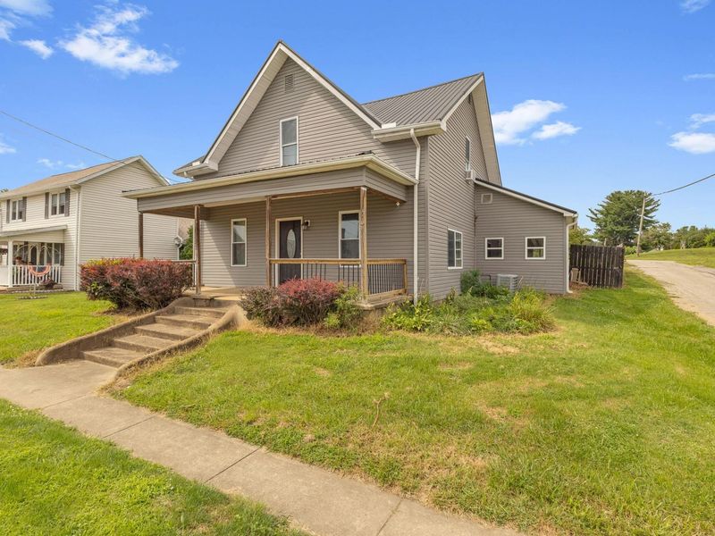 22 W 3rd Street, Frazeysburg, OH 43822 Photo 4