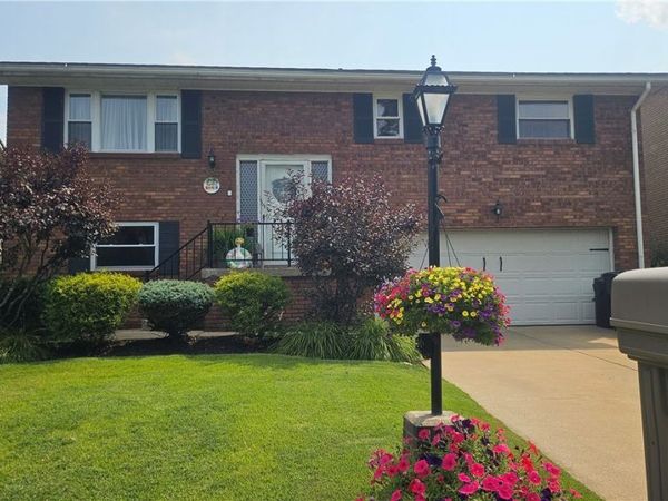 2654 Lafayette Boulevard , Steubenville, OH 43953