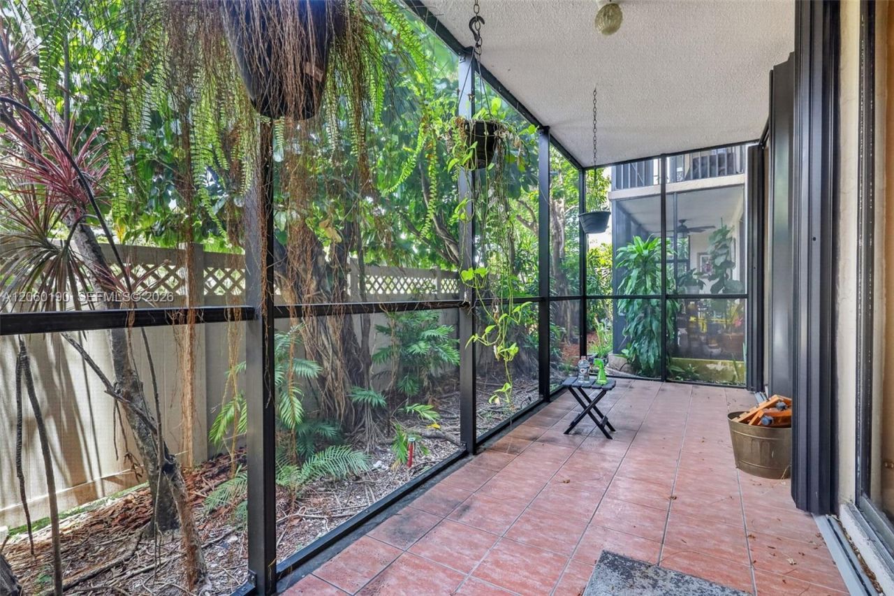 900 NE 195th St, Unit 109, Miami, FL 33179 Photo