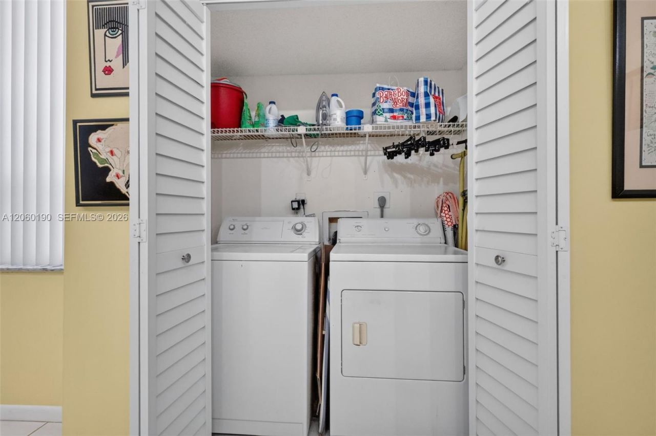900 NE 195th St, Unit 109, Miami, FL 33179 Photo