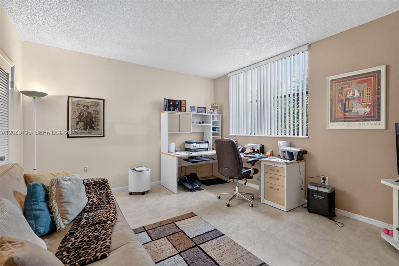900 NE 195th St, Unit 109, Miami, FL 33179 Photo